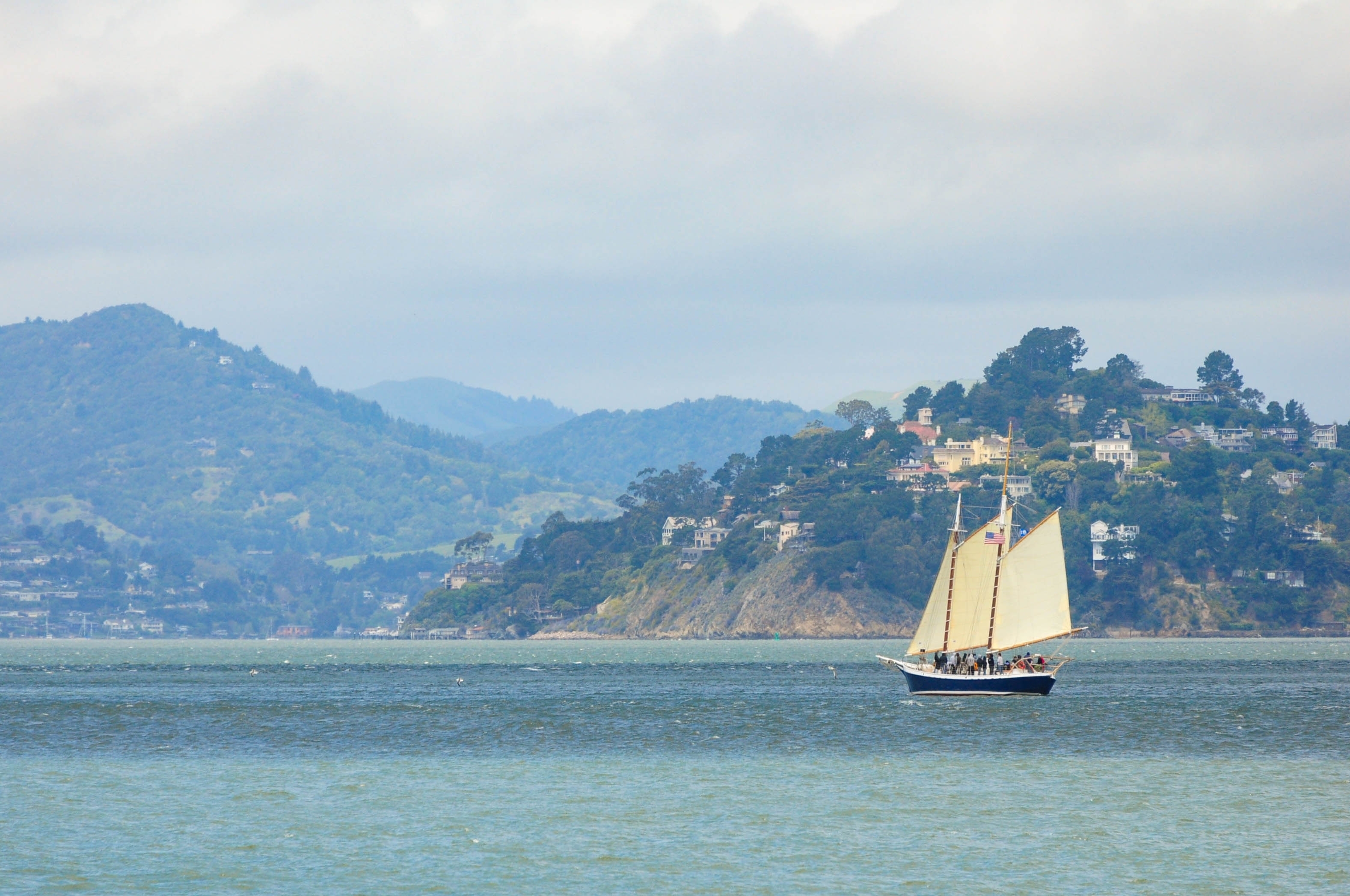 One confirmed dead and multiple others missing following capsized boat in San Francisco Bay