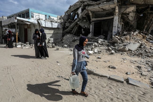 Clashes near Gaza aid site result in numerous fatalities