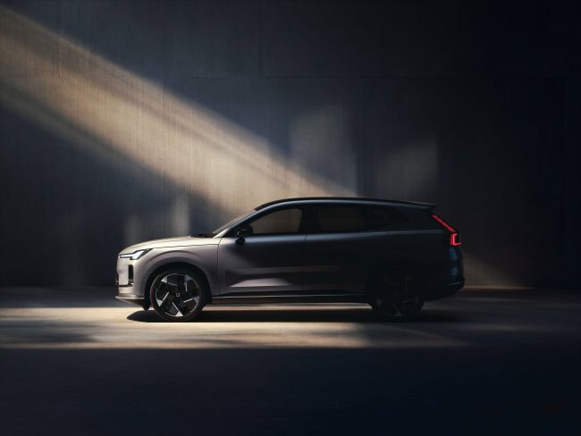Volvo presents first extended-range plug-in hybrid