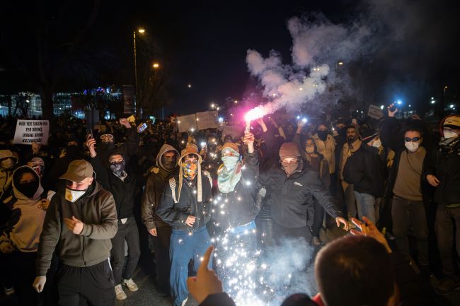 Turkey detains journalists amid growing protests over Ekrem Imamoglu's jailing