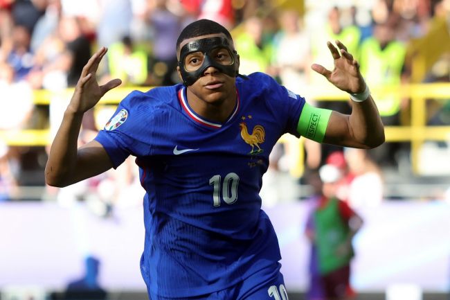 Controversy in France after Mbappé made a visit to Dubai following "fake injury"