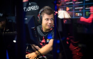 Astralis takes the first game at DreamHack Summer