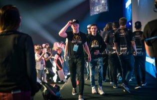 Godsent defeat Ninjas in Pyjamas for semifinal spot