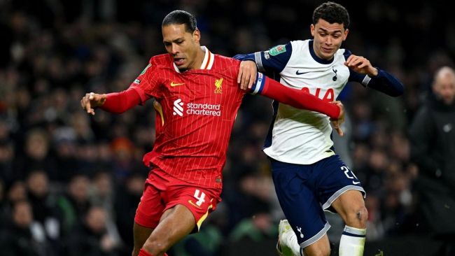 Liverpool and Arsenal lead Premier League, but both fell in the first leg of the Carabao Cup semi-finals