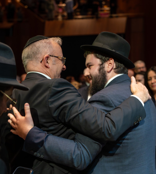 Albanese says sorry as Australia mourns Bondi Beach shooting victims