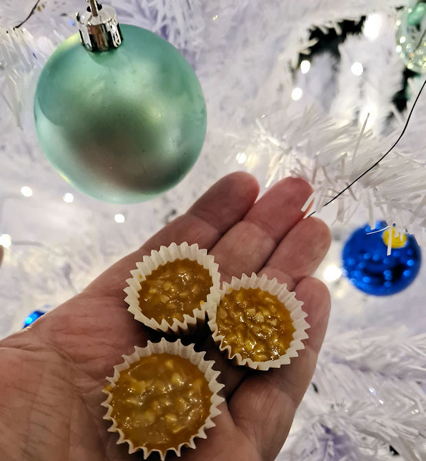 Of course you should have crackers for Christmas gaming